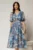 Rochie midi bleu de ocazie cu imprimeuri bej si decolteu V