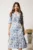 Rochie midi bleu din viscoza in clos cu flori albe