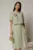 Rochie midi kaki de zi cu detaliu amplu floral la bust