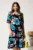 Rochie midi neagra din viscoza cu croi drept si flori albastre