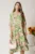 Rochie vaporoasa ivory cu flori roz din viscoza cu croi drep